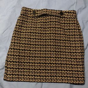 Black woven loft skirt with white and tan accents